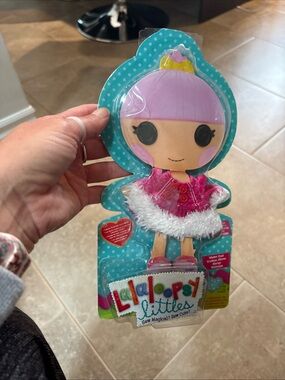Lalaloopsy Littles Winter coat outfit